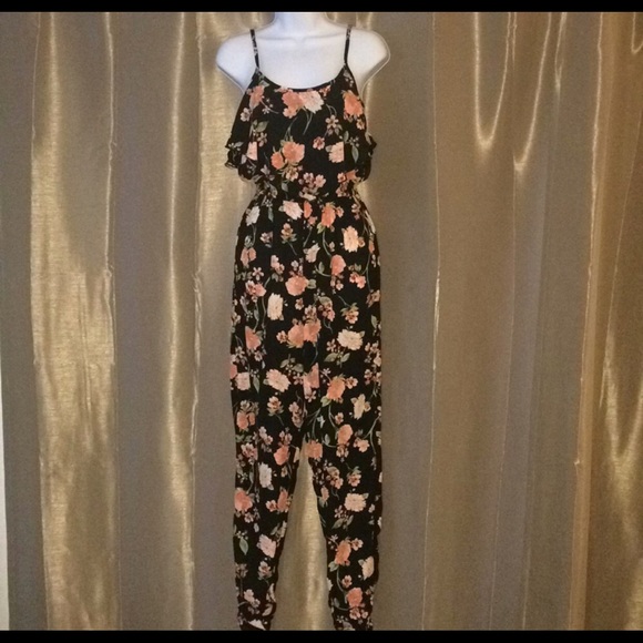 Xhilaration Pants - 🌺Xhilaration Floral Pantsuit with Pockets🌺